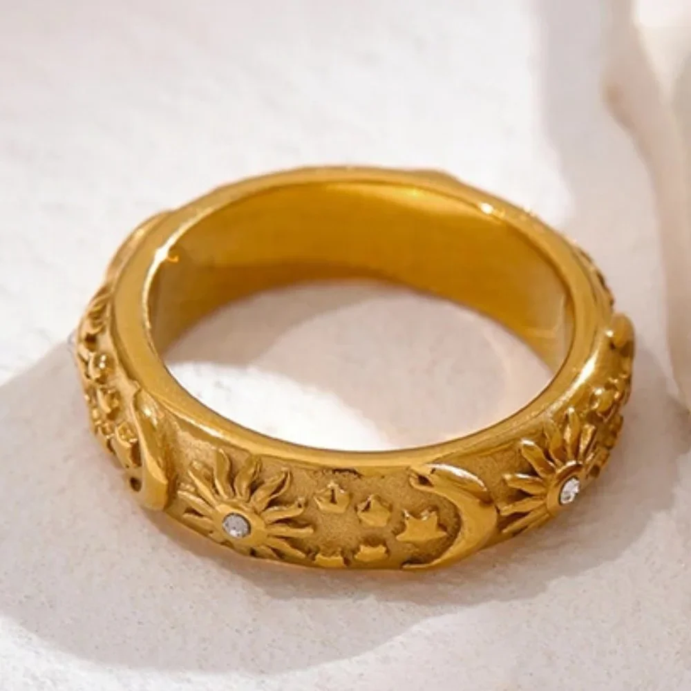 NEW 18K Gold Plated Textured Moon Star Ring - Picture 1 of 9
